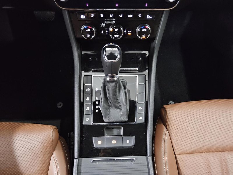Škoda Superb Combi 1.4 TSI L&K automatik • AHK • Full LED — 6