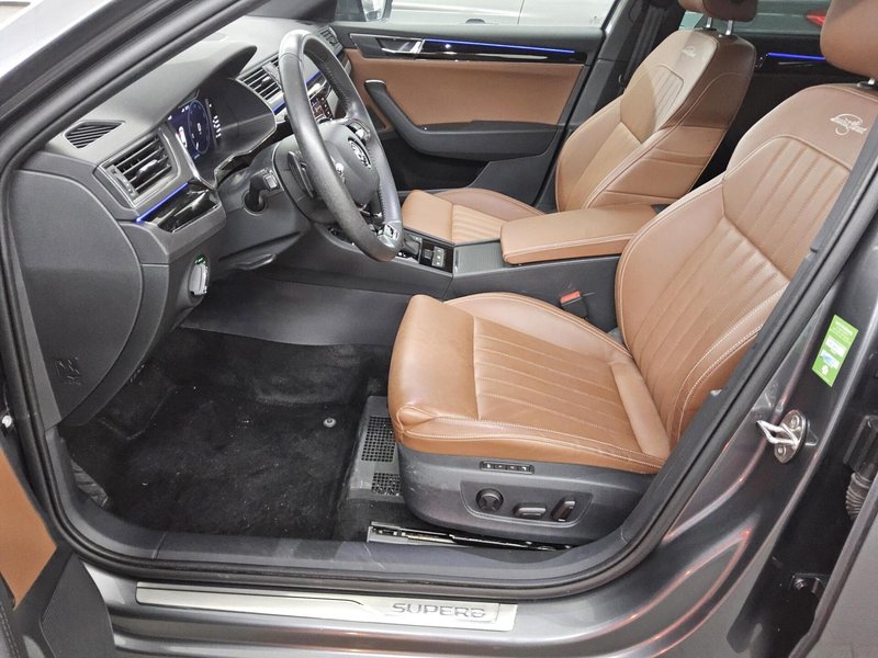 Škoda Superb Combi 1.4 TSI L&K automatik • AHK • Full LED — 9
