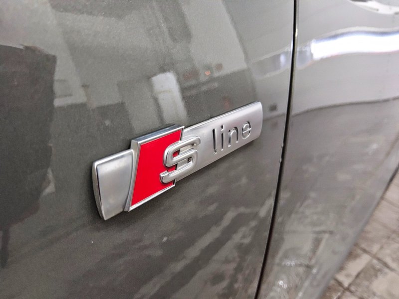 Audi Q3 40 TDI automatik quattro S line • panorama • Full LED — 12