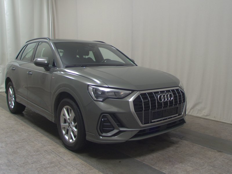 Audi Q3 40 TDI automatik quattro S line • panorama • Full LED — 3