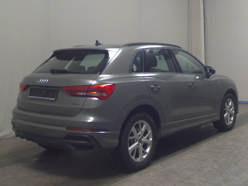 Audi Q3 40 TDI automatik quattro S line • panorama • Full LED — 4