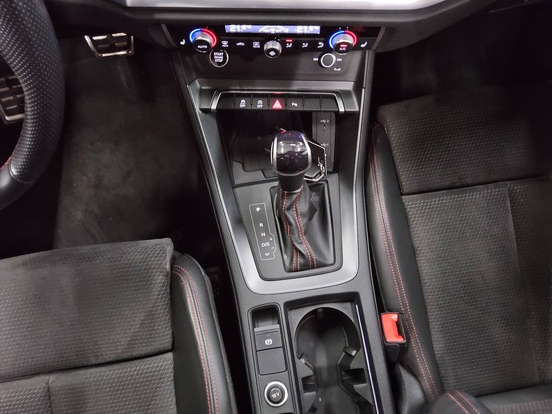 Audi Q3 40 TDI automatik quattro S line • panorama • Full LED — 6