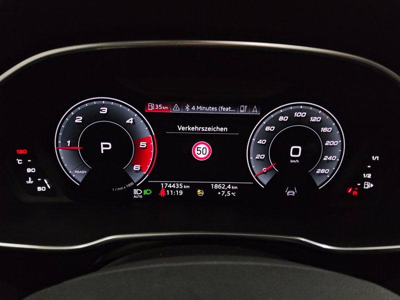 Audi Q3 40 TDI automatik quattro S line • panorama • Full LED — 8