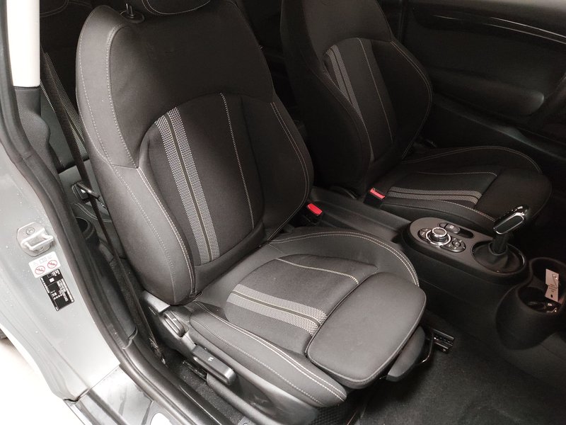 MINI Cooper SE Essential Trim • Full LED • digitalni instrumenti — 12