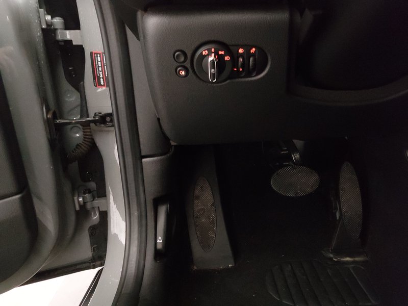 MINI Cooper SE Essential Trim • Full LED • digitalni instrumenti — 7