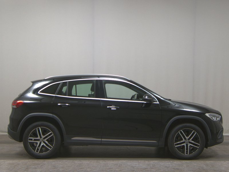 Mercedes-Benz GLA 200 d automatik Progressive • električna peta vrata • LED