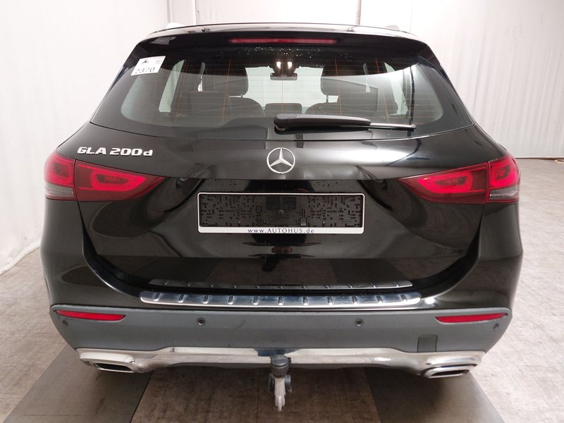 Mercedes-Benz GLA 200 d automatik Progressive • električna peta vrata • LED — 14