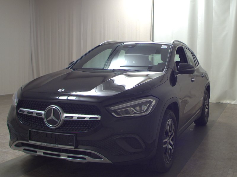 Mercedes-Benz GLA 200 d automatik Progressive • električna peta vrata • LED — 2