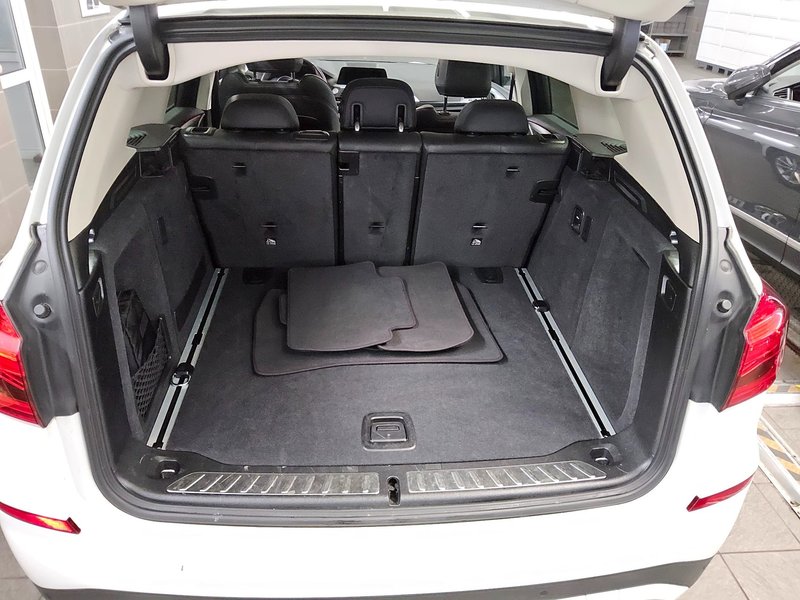BMW X3 xDrive20d automatik Advantage • panorama • ACC — 12