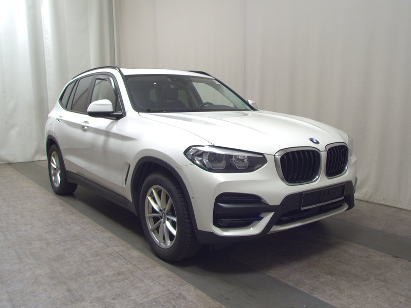 BMW X3 xDrive20d automatik Advantage • panorama • ACC — 3