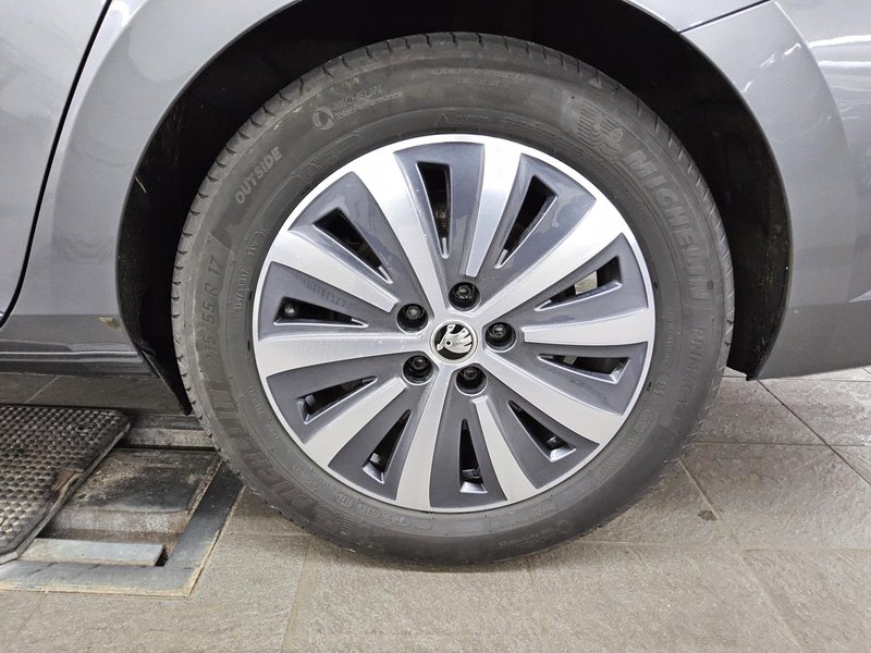 Škoda Superb Combi 2.0 TDI Style automatik • ACC • LED — 11