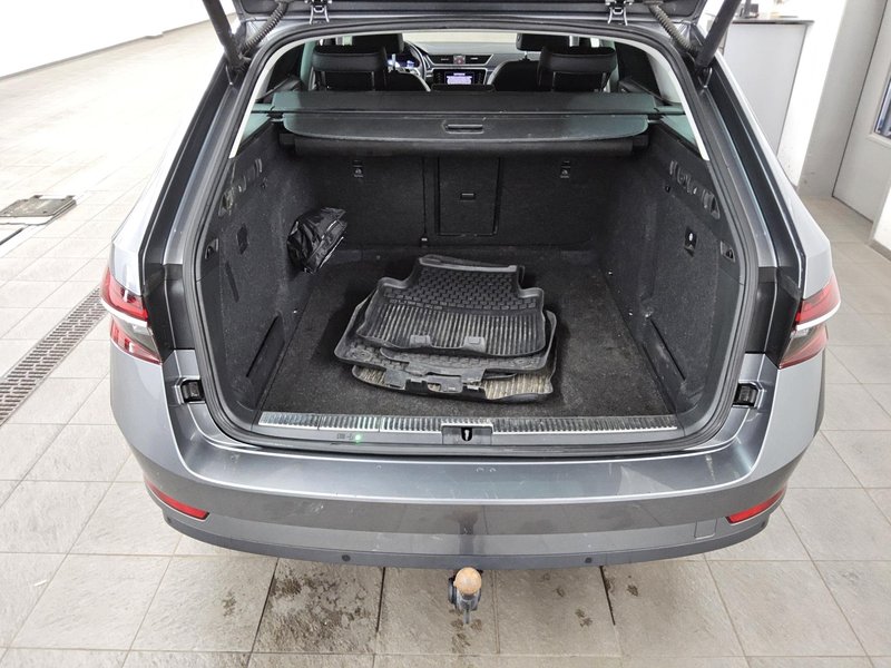 Škoda Superb Combi 2.0 TDI Style automatik • ACC • LED — 12