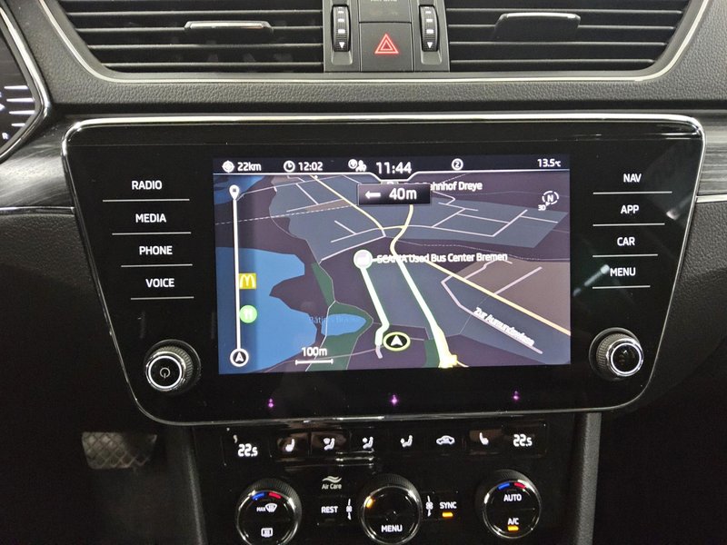 Škoda Superb Combi 2.0 TDI Style automatik • ACC • LED — 7