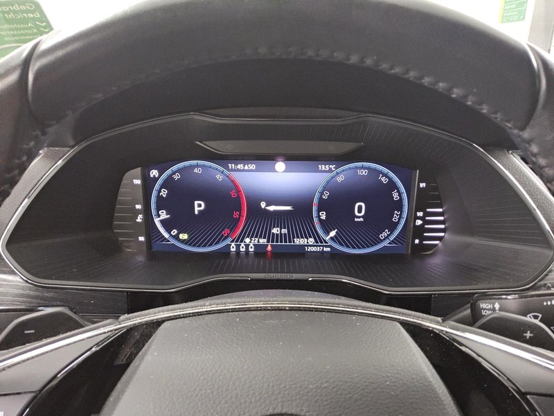 Škoda Superb Combi 2.0 TDI Style automatik • ACC • LED — 8