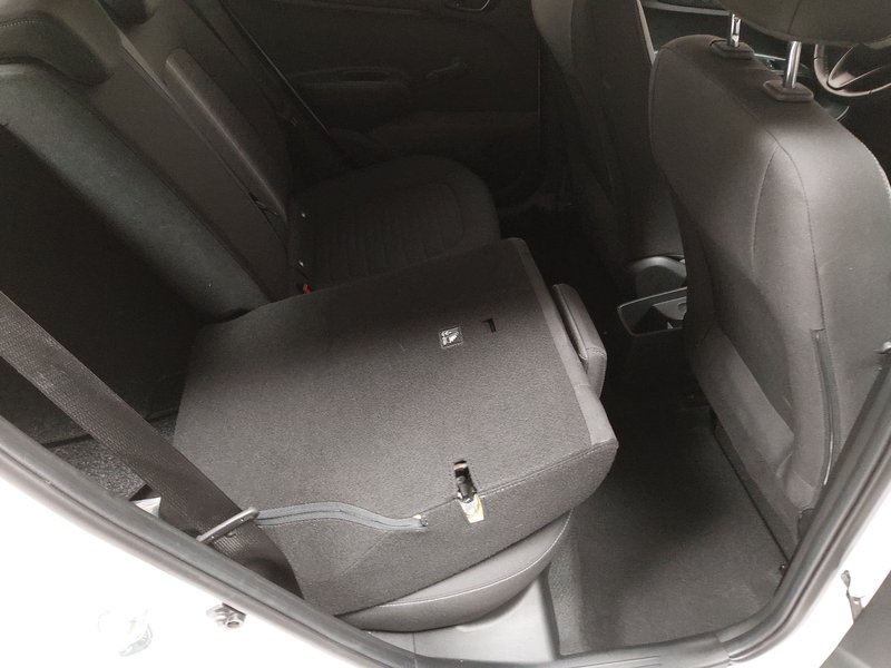 Hyundai i10 1.2 Trend • automatska klima • grijanje sjedala — 11