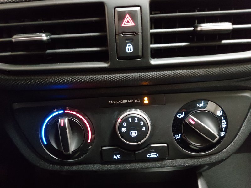 Hyundai i10 1.2 Trend • automatska klima • grijanje sjedala — 18