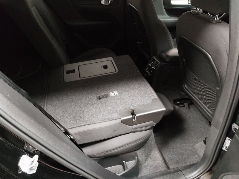 Volvo XC40 T4 Recharge Inscription automatik • Full LED • digitalni instrumenti — 11