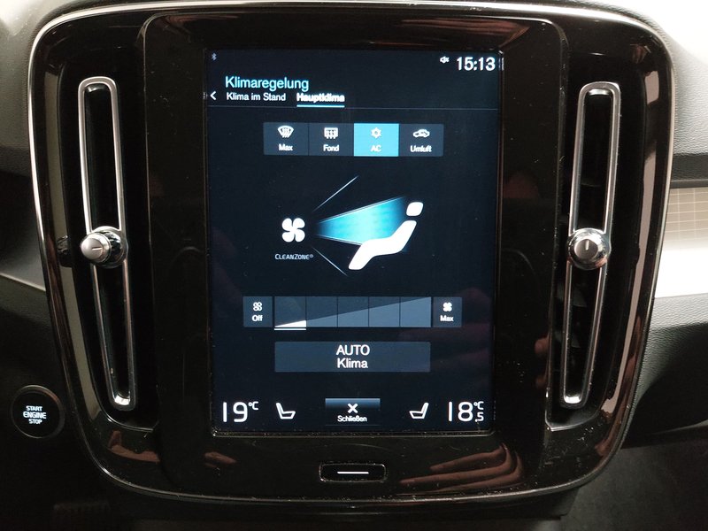 Volvo XC40 T4 Recharge Inscription automatik • Full LED • digitalni instrumenti — 17