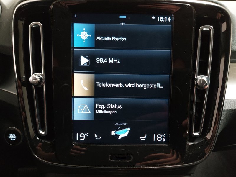 Volvo XC40 T4 Recharge Inscription automatik • Full LED • digitalni instrumenti — 19