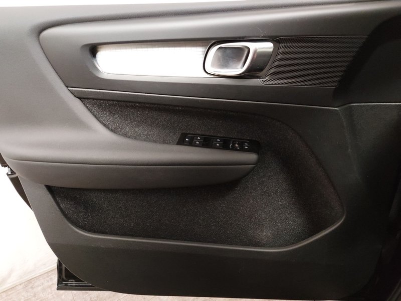 Volvo XC40 T4 Recharge Inscription automatik • Full LED • digitalni instrumenti — 5
