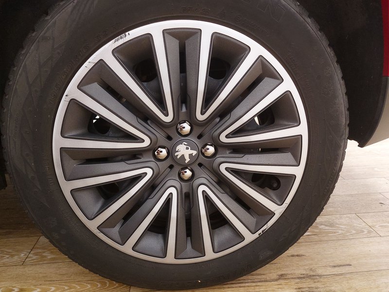 Peugeot 2008 automatik • panorama • senzori za parkiranje straga — 14