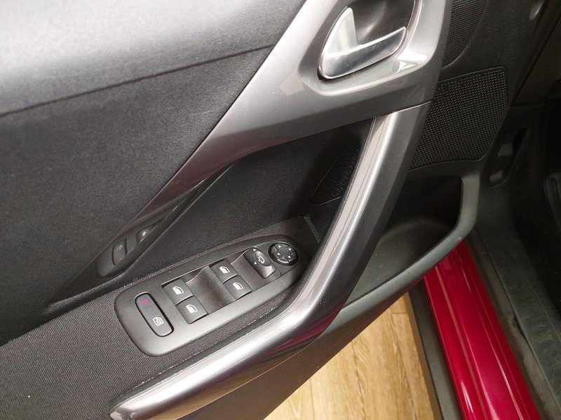 Peugeot 2008 automatik • panorama • senzori za parkiranje straga — 5