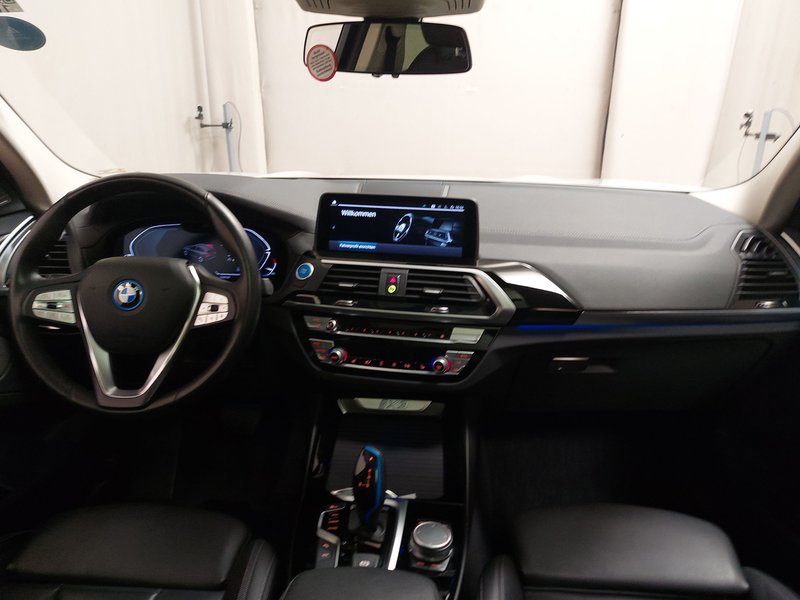 BMW Ix3 Impressive • 360° kamera • ACC — 12