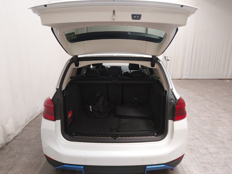BMW Ix3 Impressive • 360° kamera • ACC — 17
