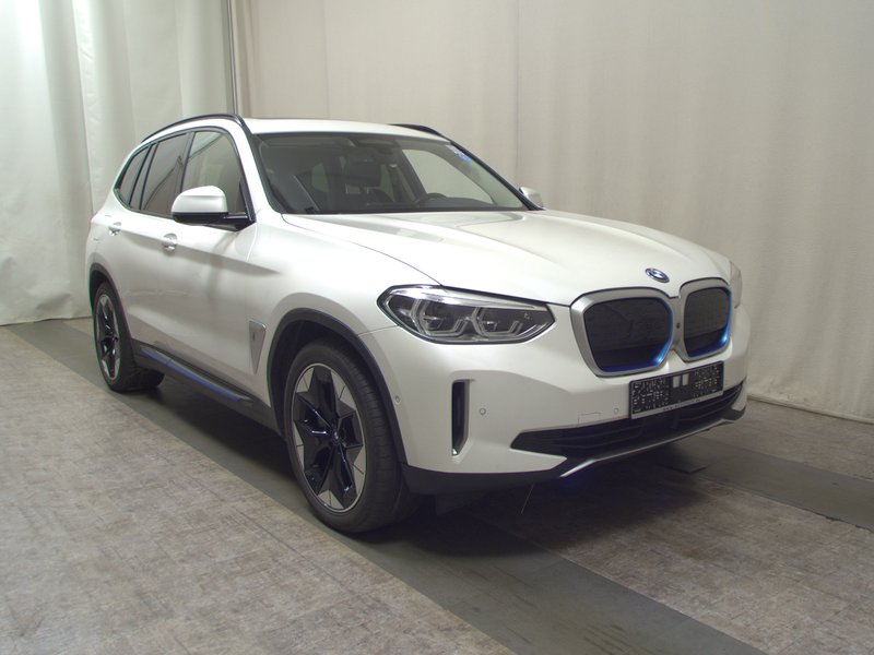 BMW Ix3 Impressive • 360° kamera • ACC — 3