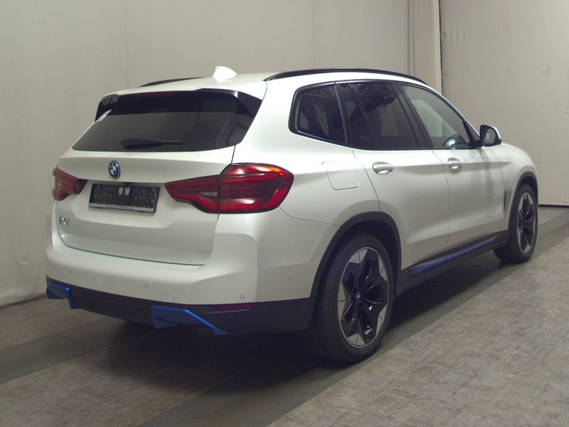 BMW Ix3 Impressive • 360° kamera • ACC — 4