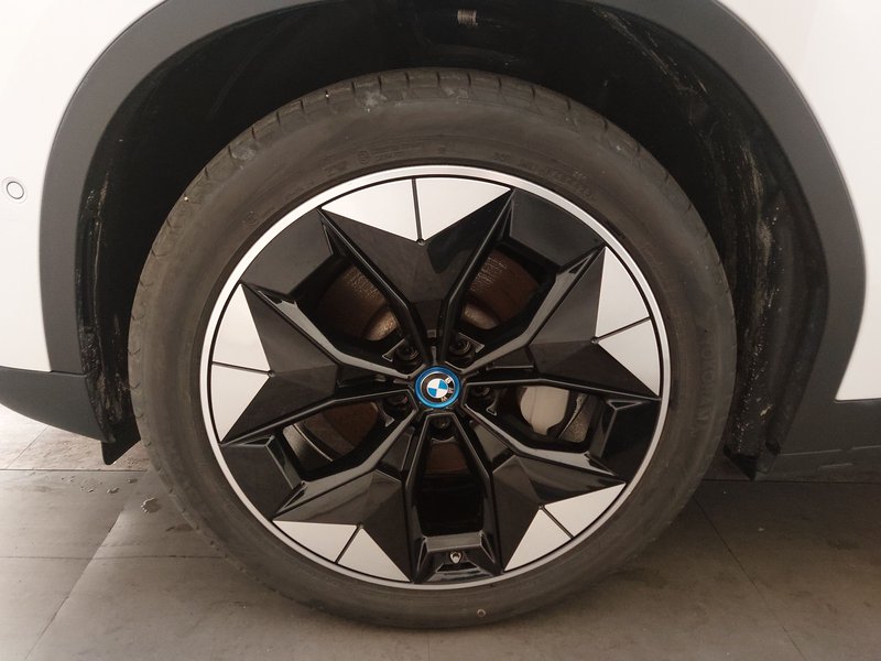 BMW Ix3 Impressive • 360° kamera • ACC — 7