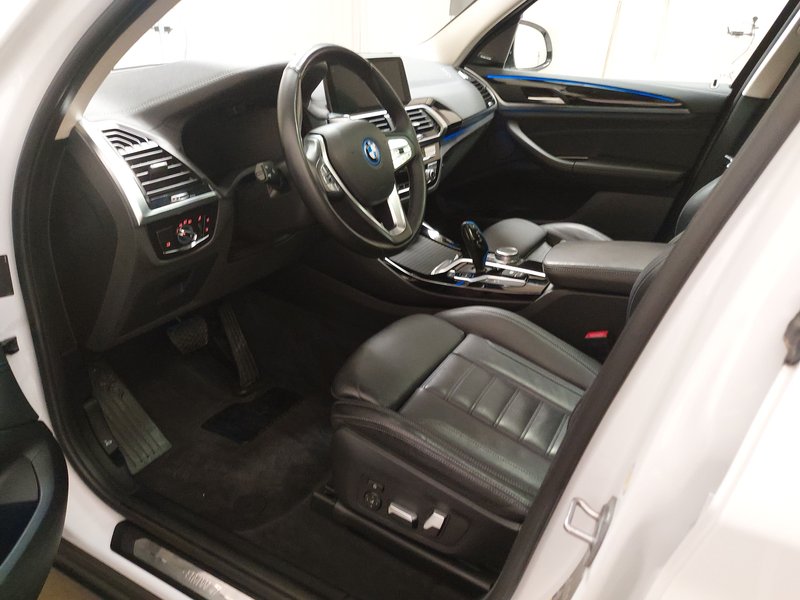 BMW Ix3 Impressive • 360° kamera • ACC — 8