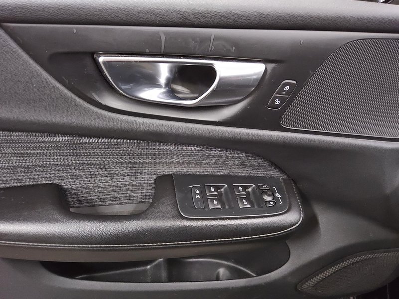 Volvo V60 B3 automatik Essential • Full LED • digitalni instrumenti — 10