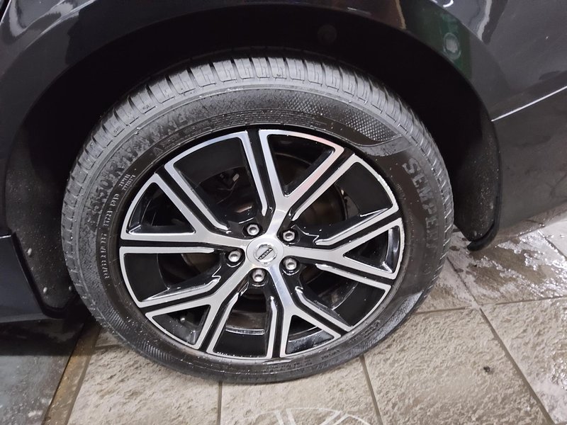 Volvo V60 B3 automatik Essential • Full LED • digitalni instrumenti — 11