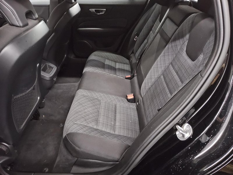 Volvo V60 B3 automatik Essential • Full LED • digitalni instrumenti — 13