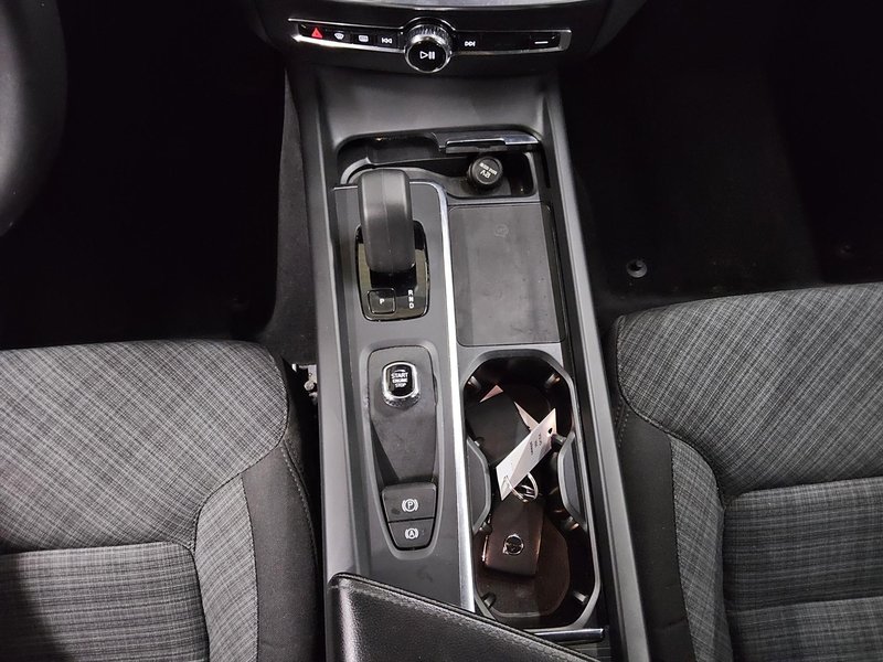 Volvo V60 B3 automatik Essential • Full LED • digitalni instrumenti — 6