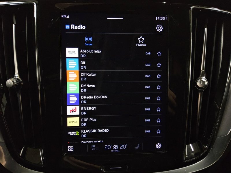 Volvo V60 B3 automatik Essential • Full LED • digitalni instrumenti — 7