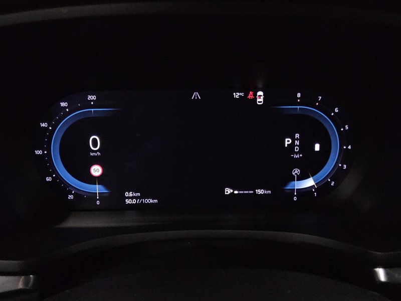 Volvo V60 B3 automatik Essential • Full LED • digitalni instrumenti — 8