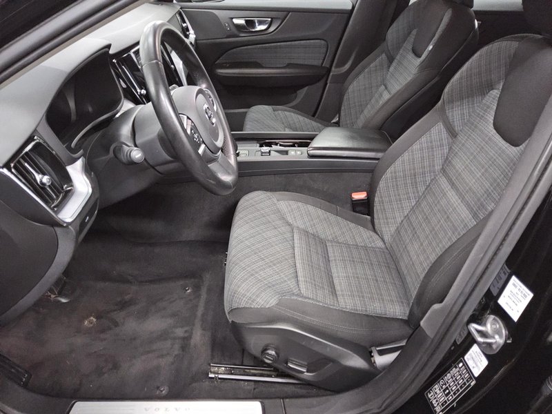 Volvo V60 B3 automatik Essential • Full LED • digitalni instrumenti — 9
