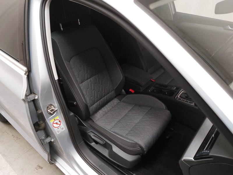 Volkswagen Passat 2.0 TDI Business automatik • ACC • AHK — 10
