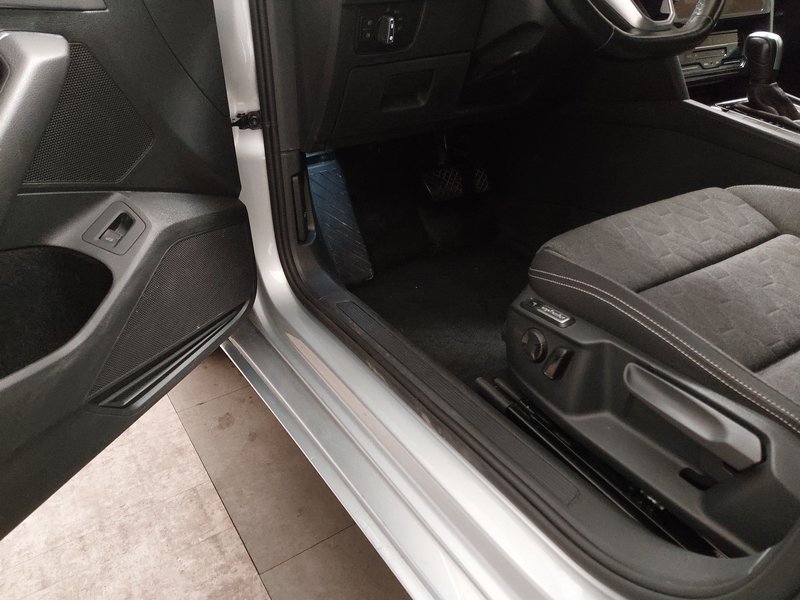 Volkswagen Passat 2.0 TDI Business automatik • ACC • AHK — 7