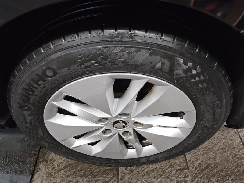 Škoda Octavia Kombi 2.0 TDI automatik Ambition • AHK • Full LED — 11