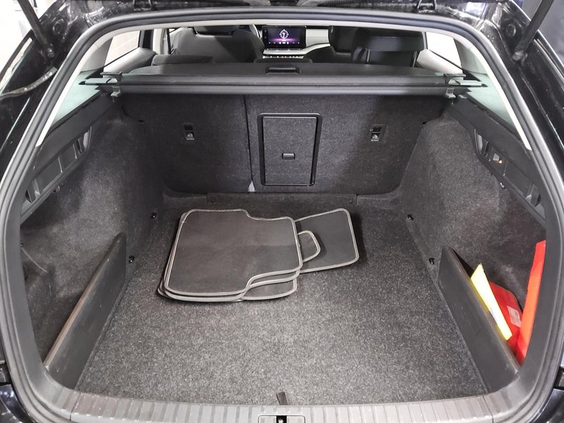 Škoda Octavia Kombi 2.0 TDI automatik Ambition • AHK • Full LED — 12