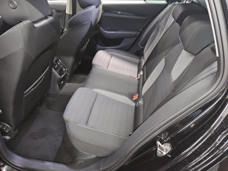 Škoda Octavia Kombi 2.0 TDI automatik Ambition • AHK • Full LED — 13
