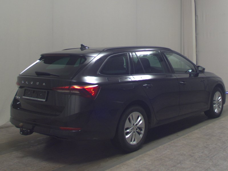 Škoda Octavia Kombi 2.0 TDI automatik Ambition • AHK • Full LED — 4