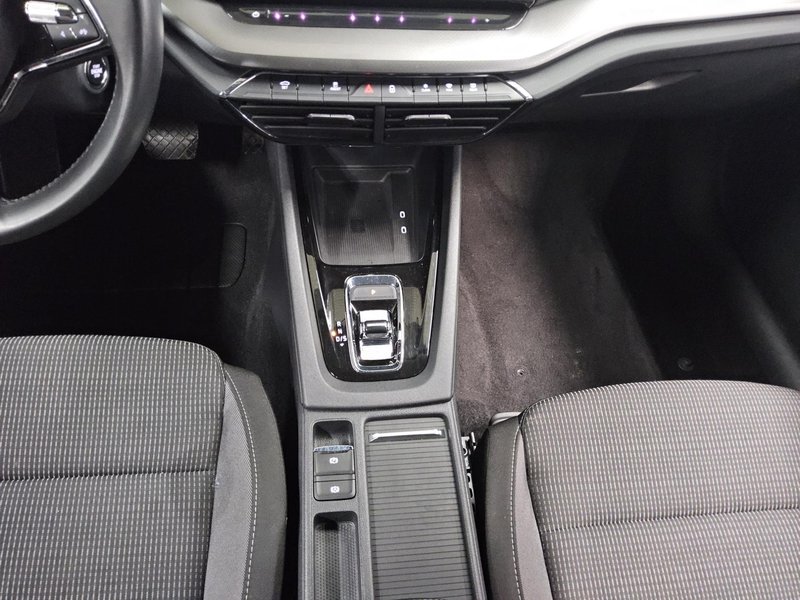 Škoda Octavia Kombi 2.0 TDI automatik Ambition • AHK • Full LED — 6