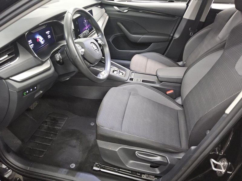 Škoda Octavia Kombi 2.0 TDI automatik Ambition • AHK • Full LED — 9