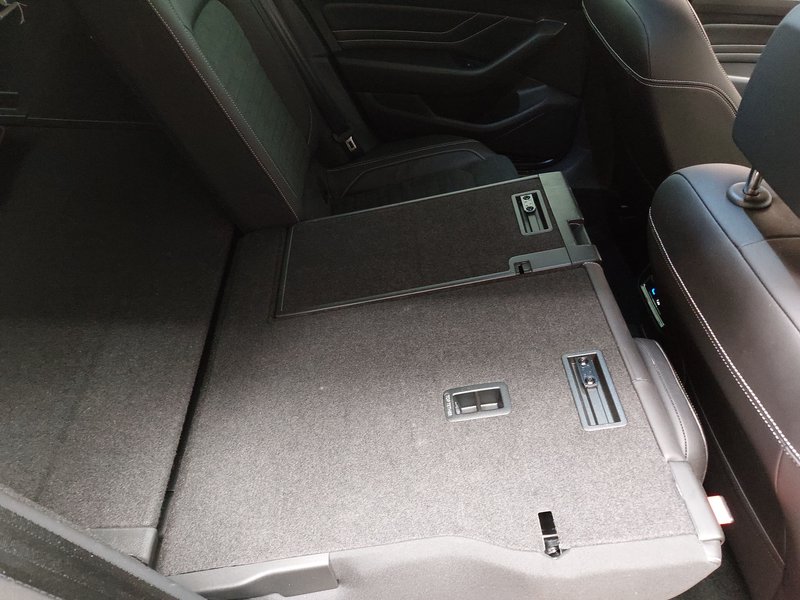 Volkswagen Passat Variant 2.0 TDI automatik R-Line • ACC • Električna peta vrata — 11