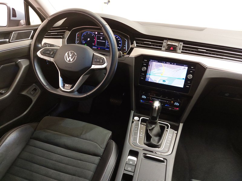 Volkswagen Passat Variant 2.0 TDI automatik R-Line • ACC • Električna peta vrata — 18