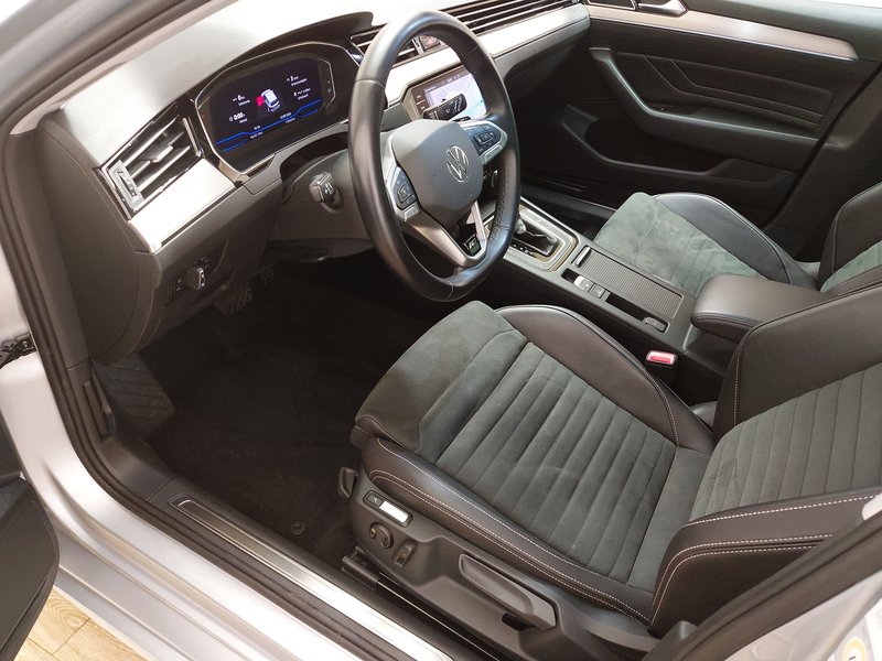 Volkswagen Passat Variant 2.0 TDI automatik R-Line • ACC • Električna peta vrata — 6